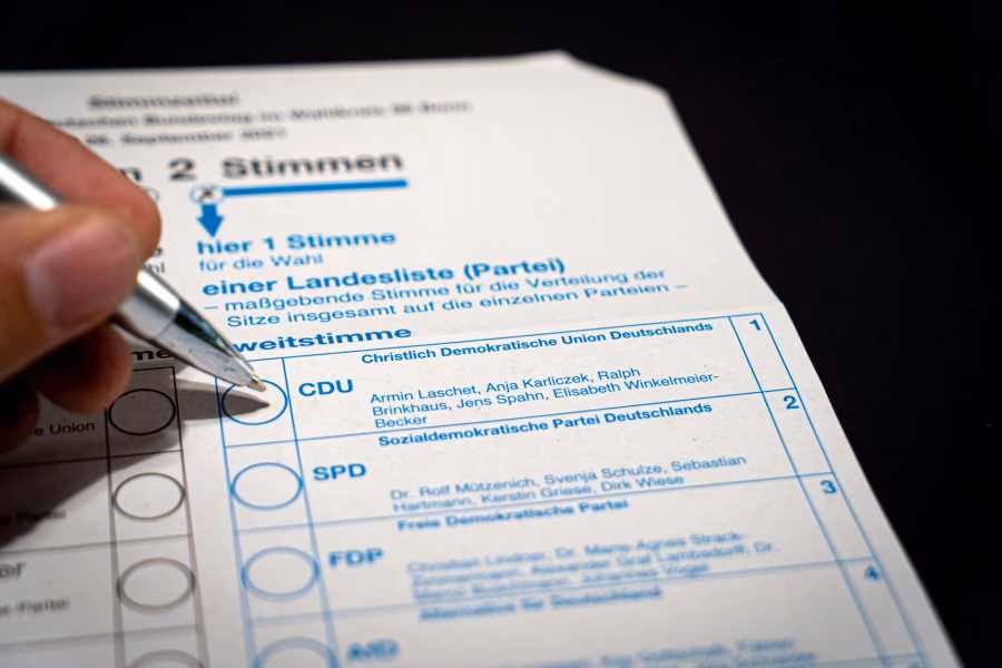 German tax documents — Wegzugsteuer §6 AStG exit tax guide