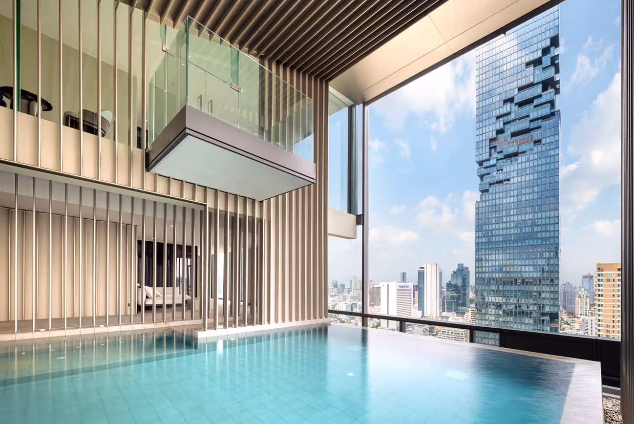 Infinity pool at the Mahanakhon